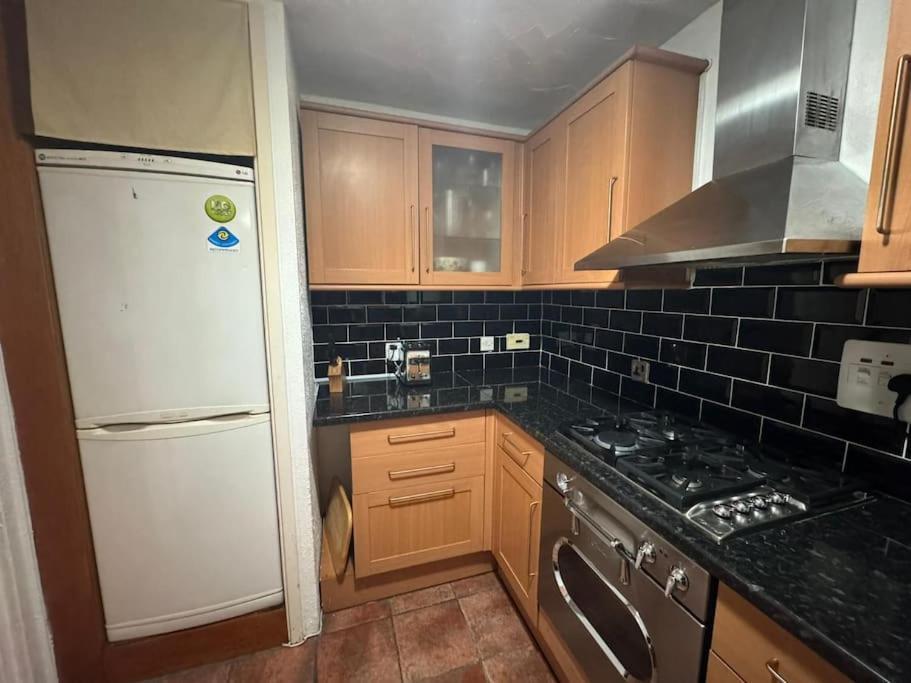 Tks Modern 1bed Flat, Londra