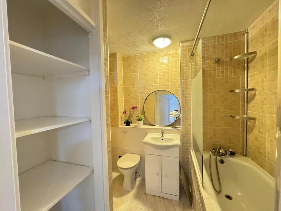 Tks Modern 1bed Flat, Londra